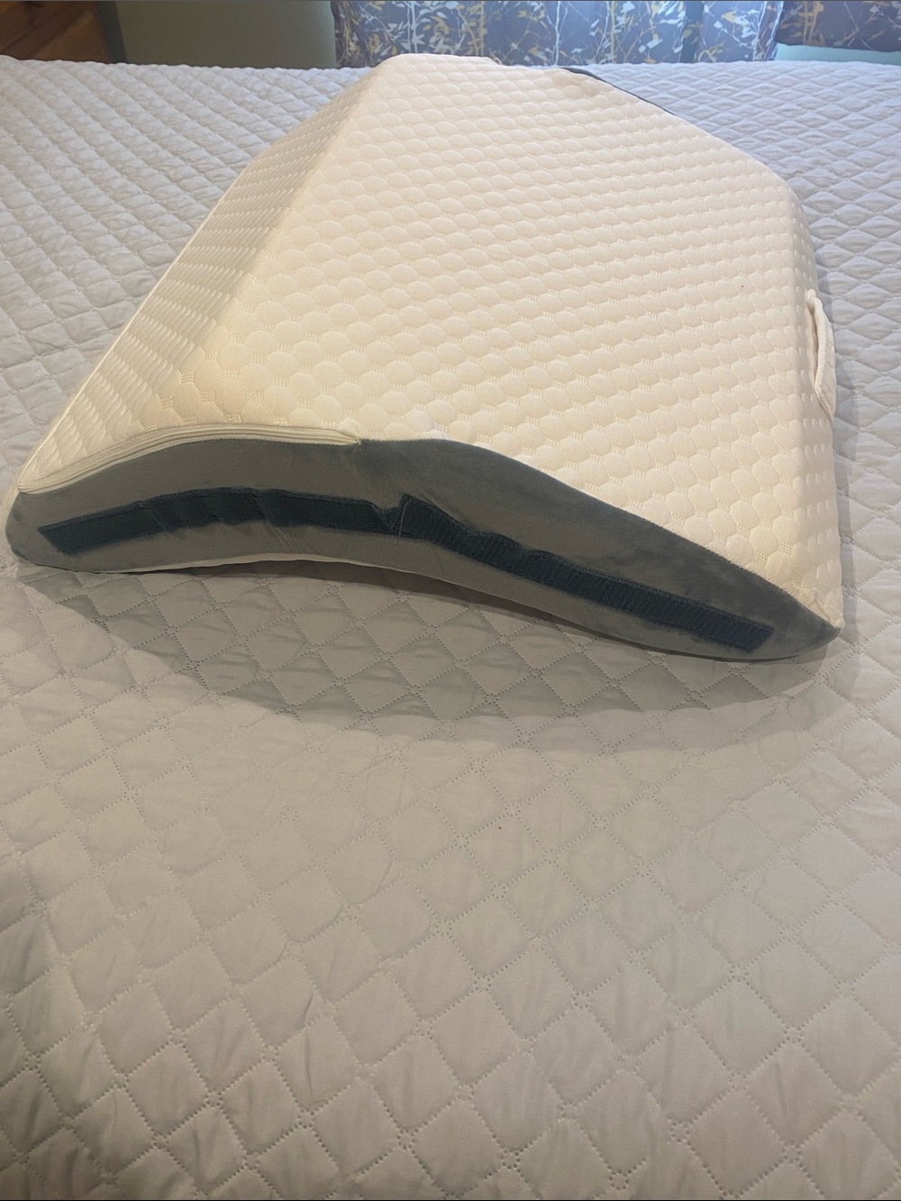 Contoured Memory Foam Pillow in White and Gray